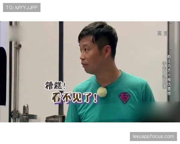 徐灿戴名表吃路边炒面,被认出那瞬间画风乱了 徐灿戴名表吃路边炒面,被认出那瞬间画风乱了